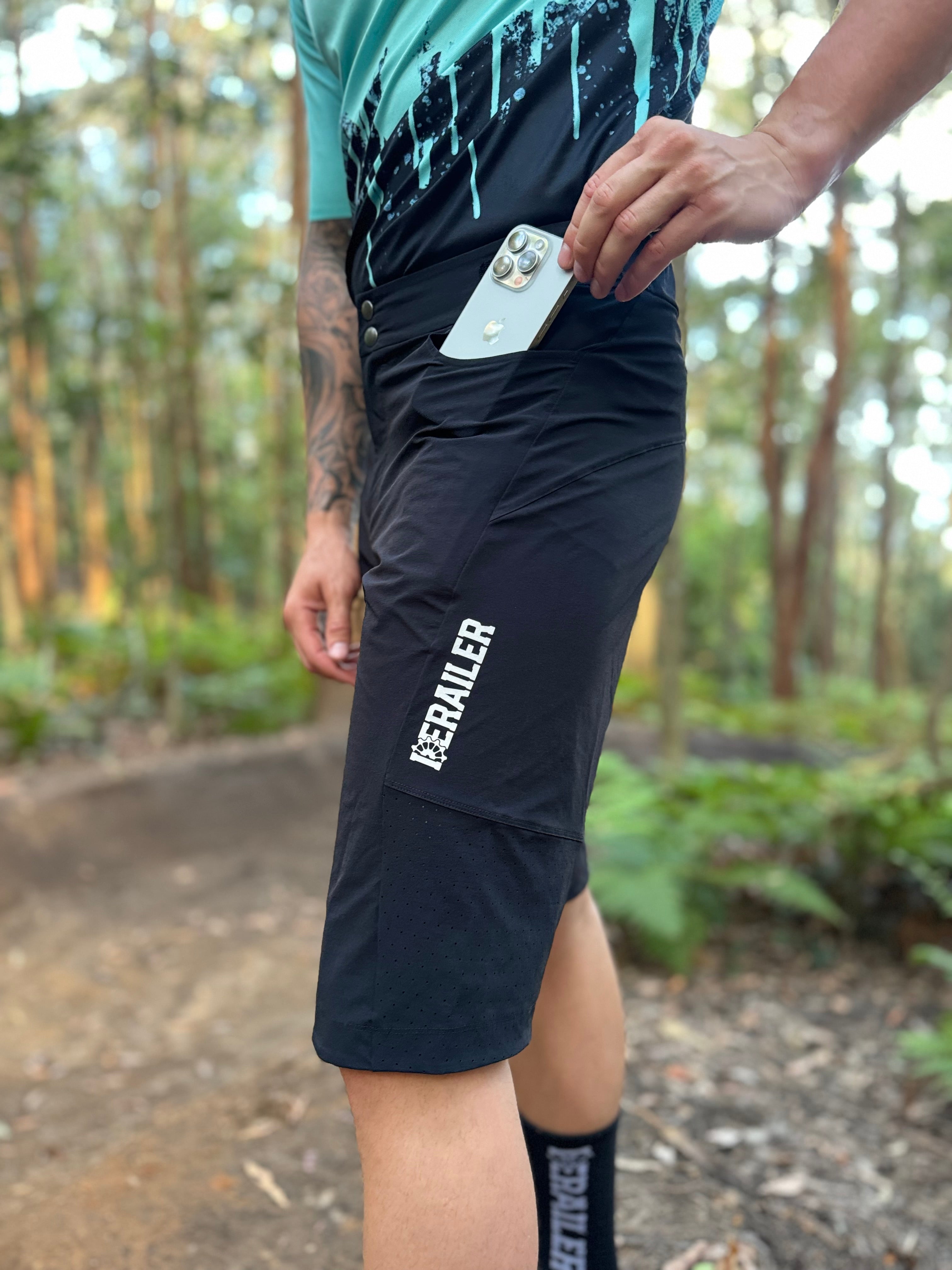 DESCENDER SHORT