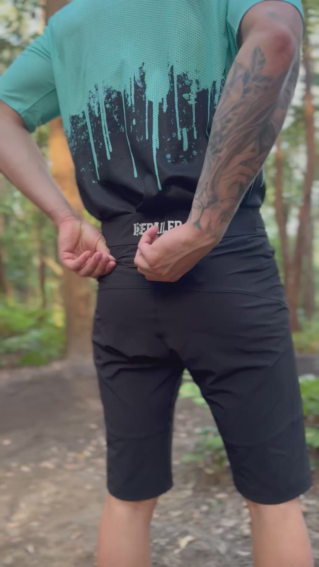 DESCENDER SHORT